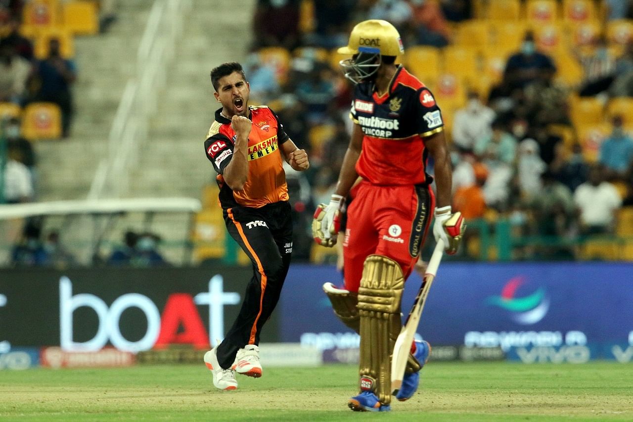 Umran Malik of Sunrisers Hyderabad celebrates the wicket of KS Bharat of Royal Challengers Bangalore. Credit: PTI Photo