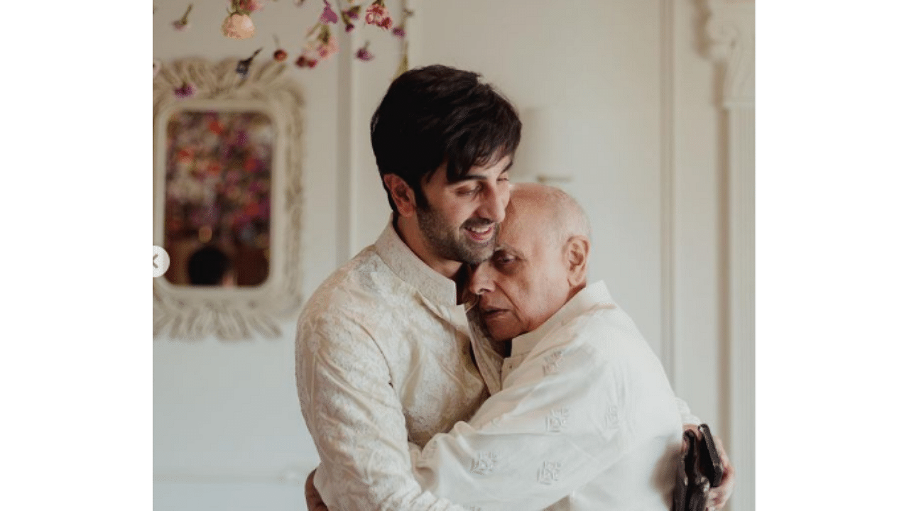 Ranbir and Mahesh Bhatt share a hug in this sweet photo. Credit: Instagram/PoojaBhatt