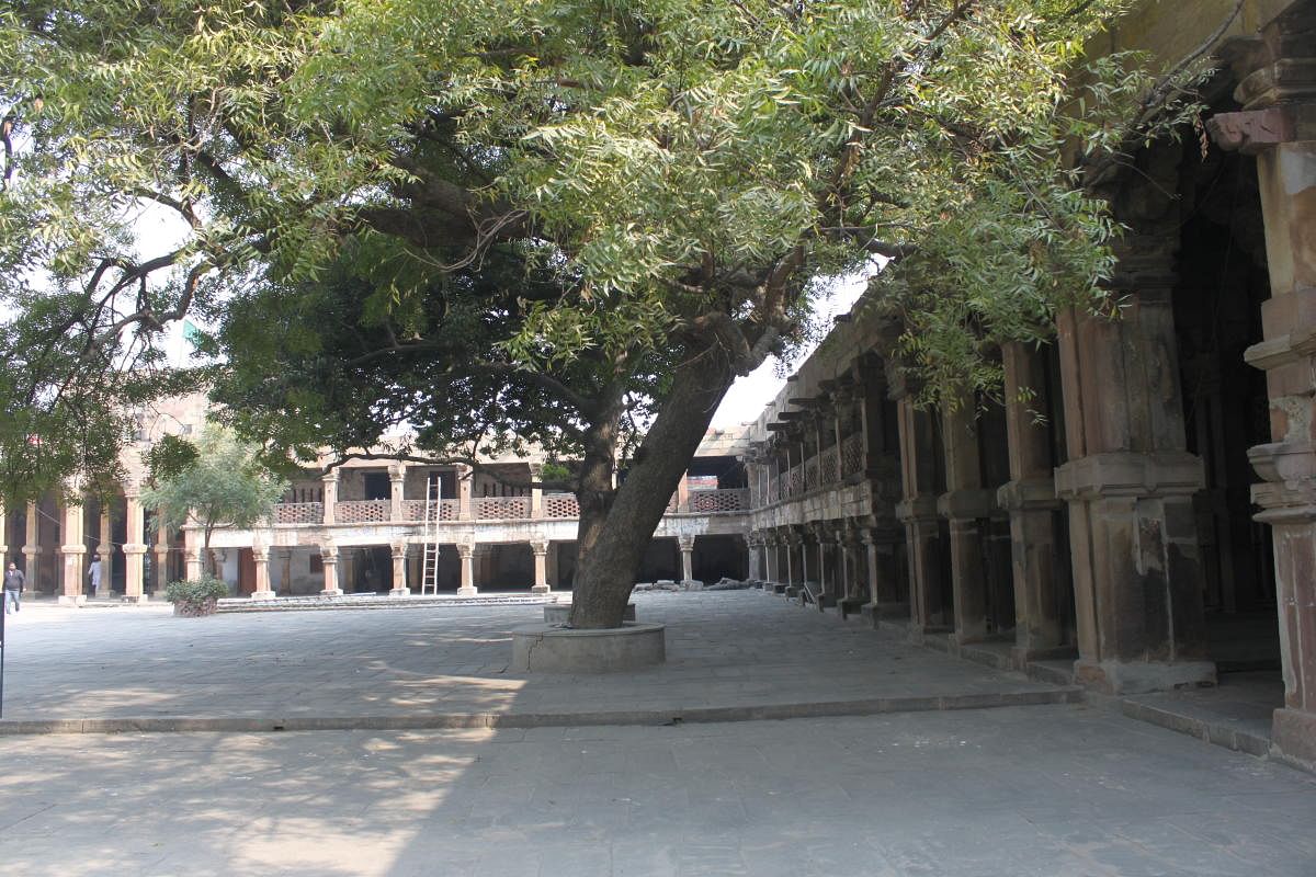 Inside the Jami Masjid. PHOTO BY AUTHOR