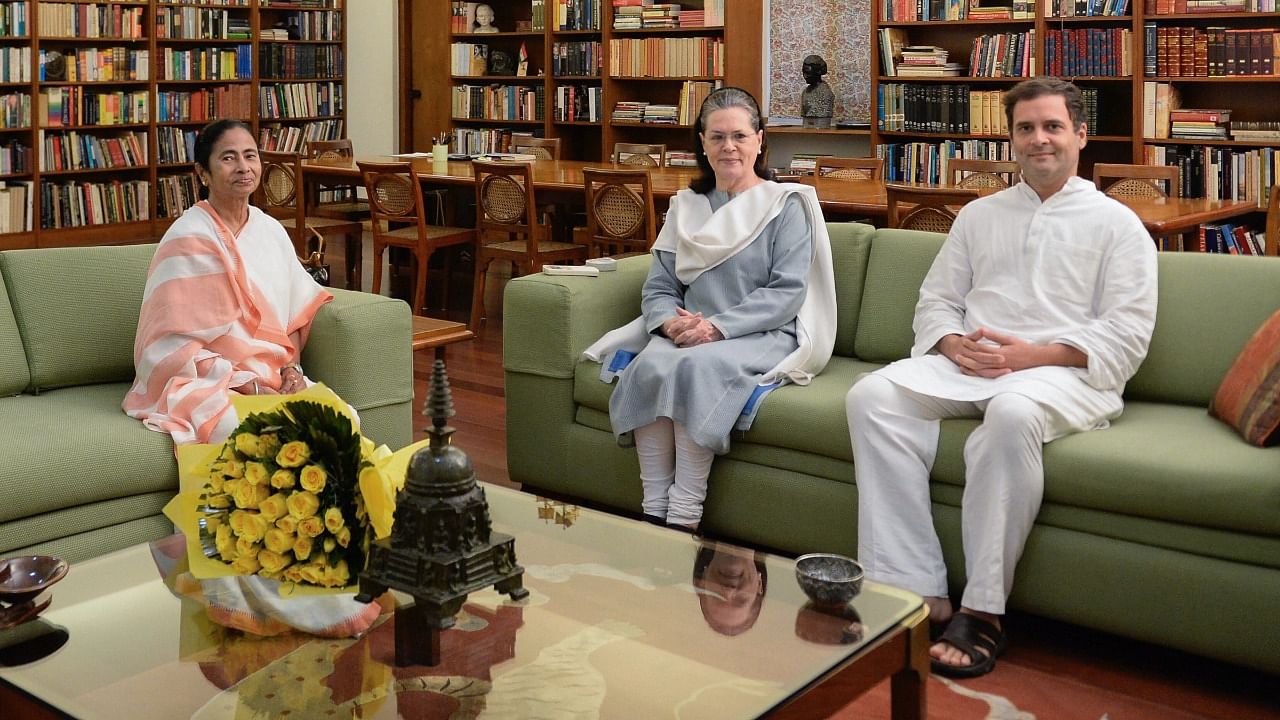 TMC supremo Mamata Banerjee (L) and Congress leaders Rahul Gandhi and Priyanka Gandhi. Credit: PTI File Photo