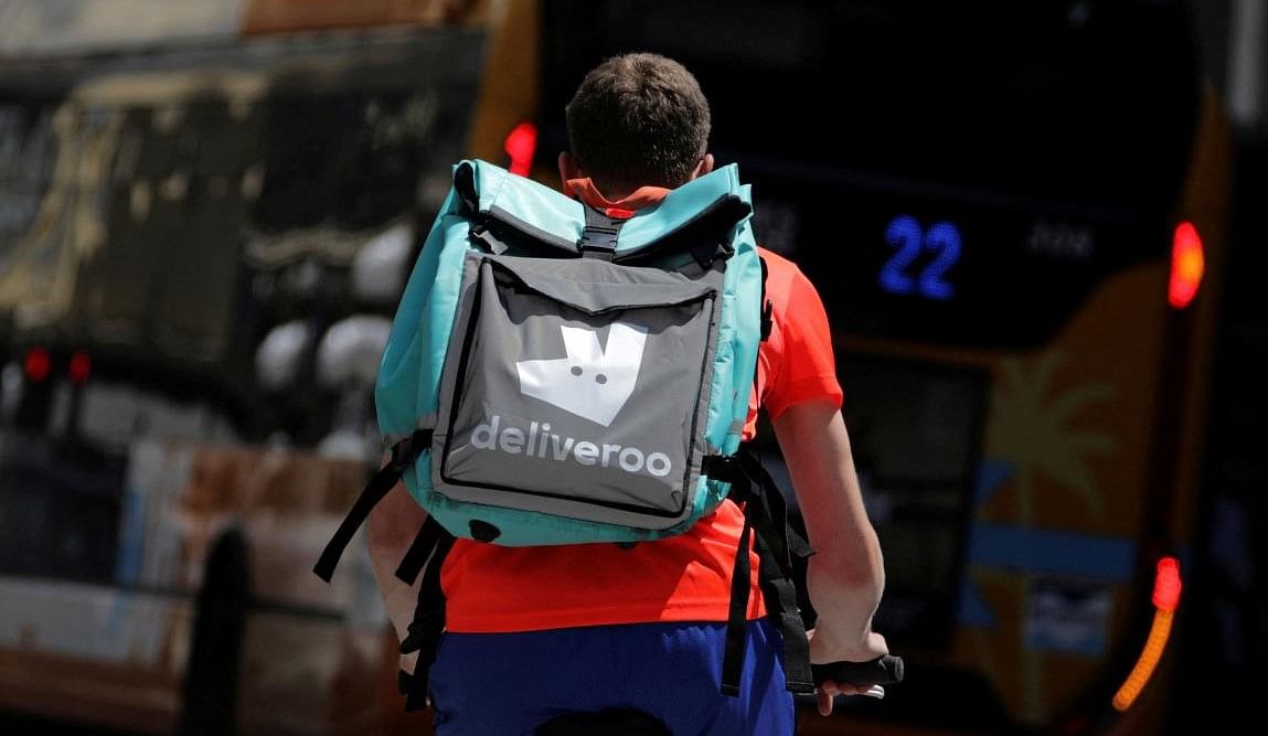FILE PHOTO: A food delivery cyclist carries a Deliveroo bag. Credit: Reuters