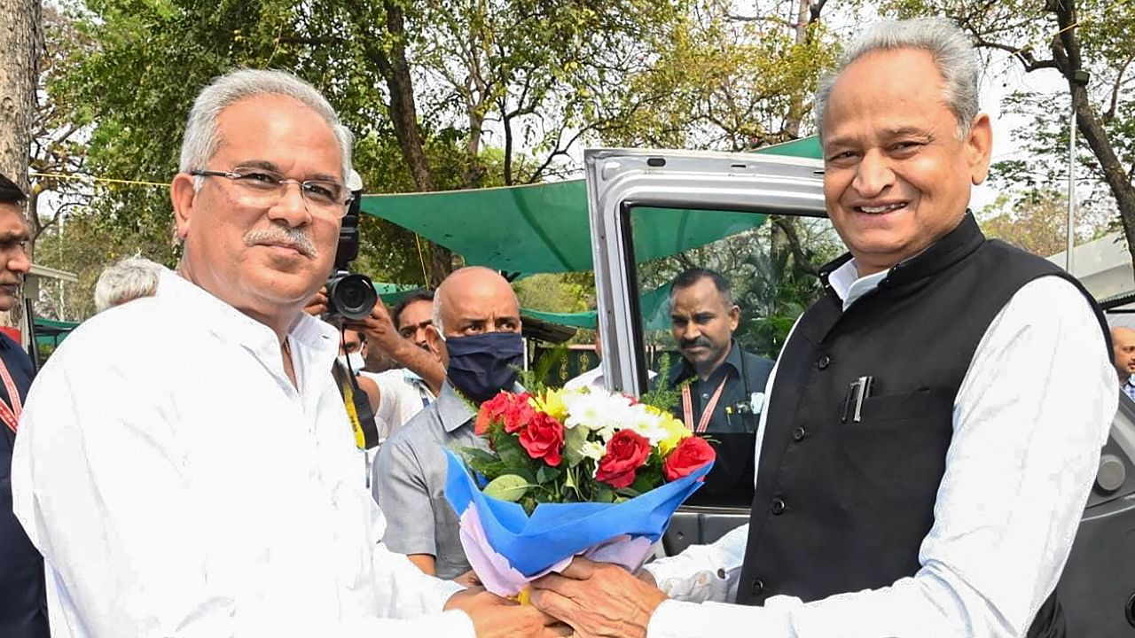 Chhattisgarh CM Bhupesh Baghel (L) with Rajasthan CM Ashok Gehlot. Credit: PTI File Photo