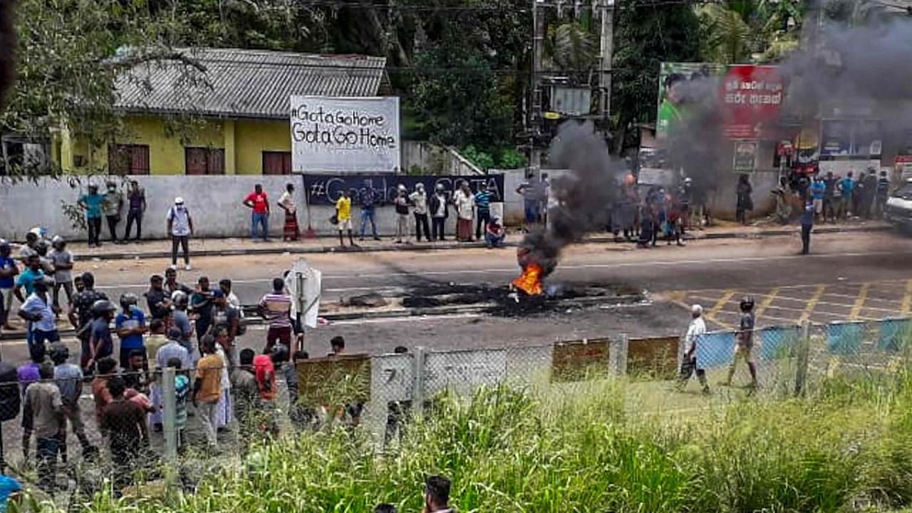 Protesters block a road in Rambukkana on April 19, 2022. Credit: AFP Photo