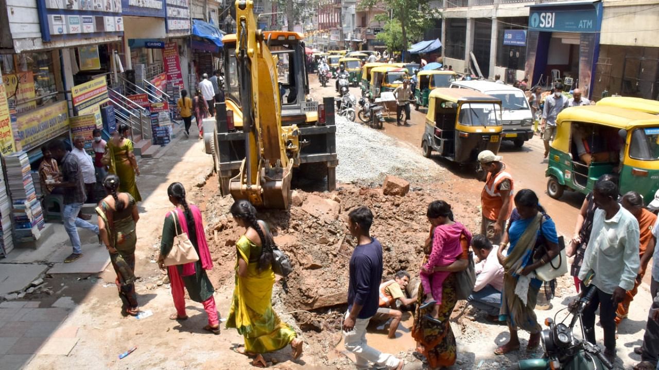 There appears to be no relief for traders on Avenue Road who are inconvenienced by dug-up roads, overflowing drains and poorly laid pedestrian paths. Credit: DH Photo/B K Janardhan