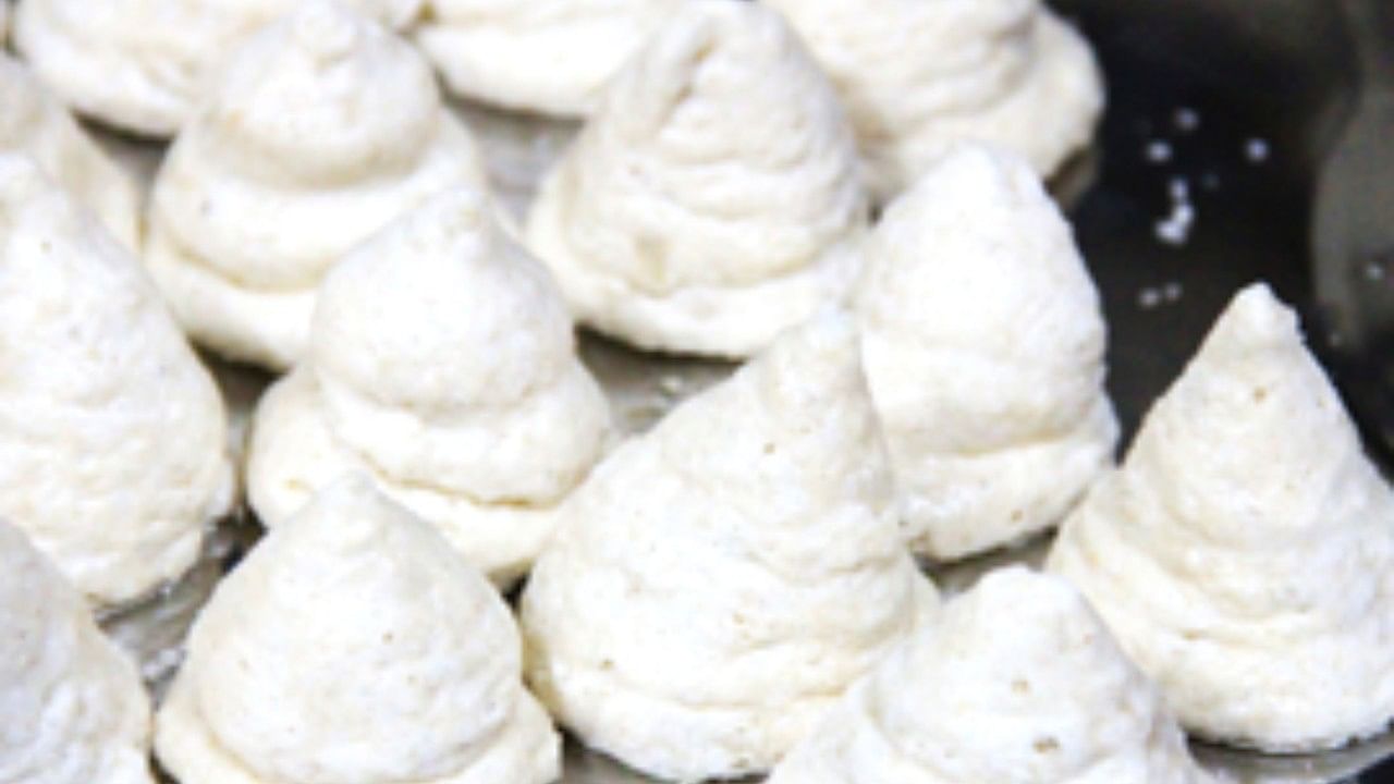 Pearly-white macaroons from Thoothukudi. Credit: Dhanalakshmi Bakery