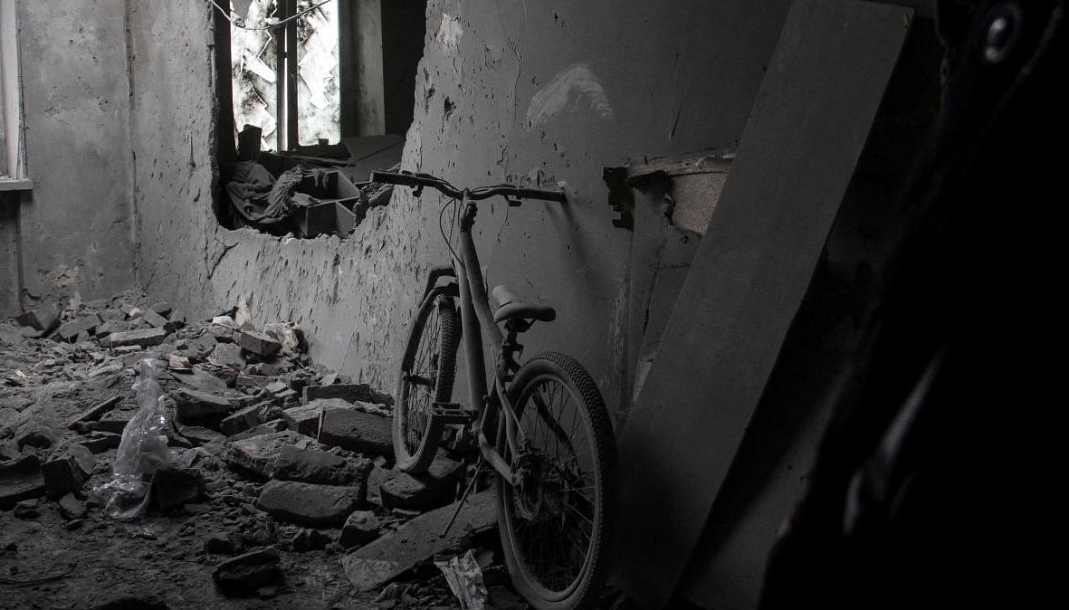 A bicycle is seen inside a heavily damaged room, following Russian shelling, amid Russia's invasion of Ukraine, in Kharkiv, Ukraine, April 20, 2022. REUTERS/Oleksandr Lapshyn