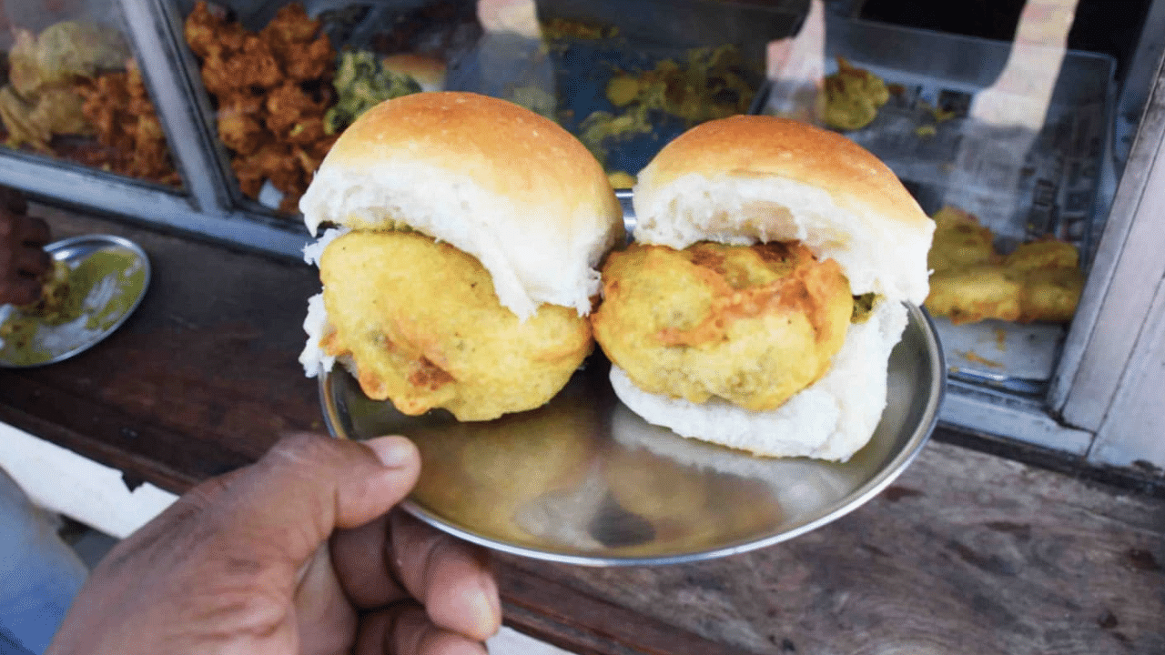 On average, there has been a rise of Rs 2 to Rs 5 for 'vada pav' and Rs 1 to Rs 3 for 'cutting chai'. Credit: Mrityunjay Bose