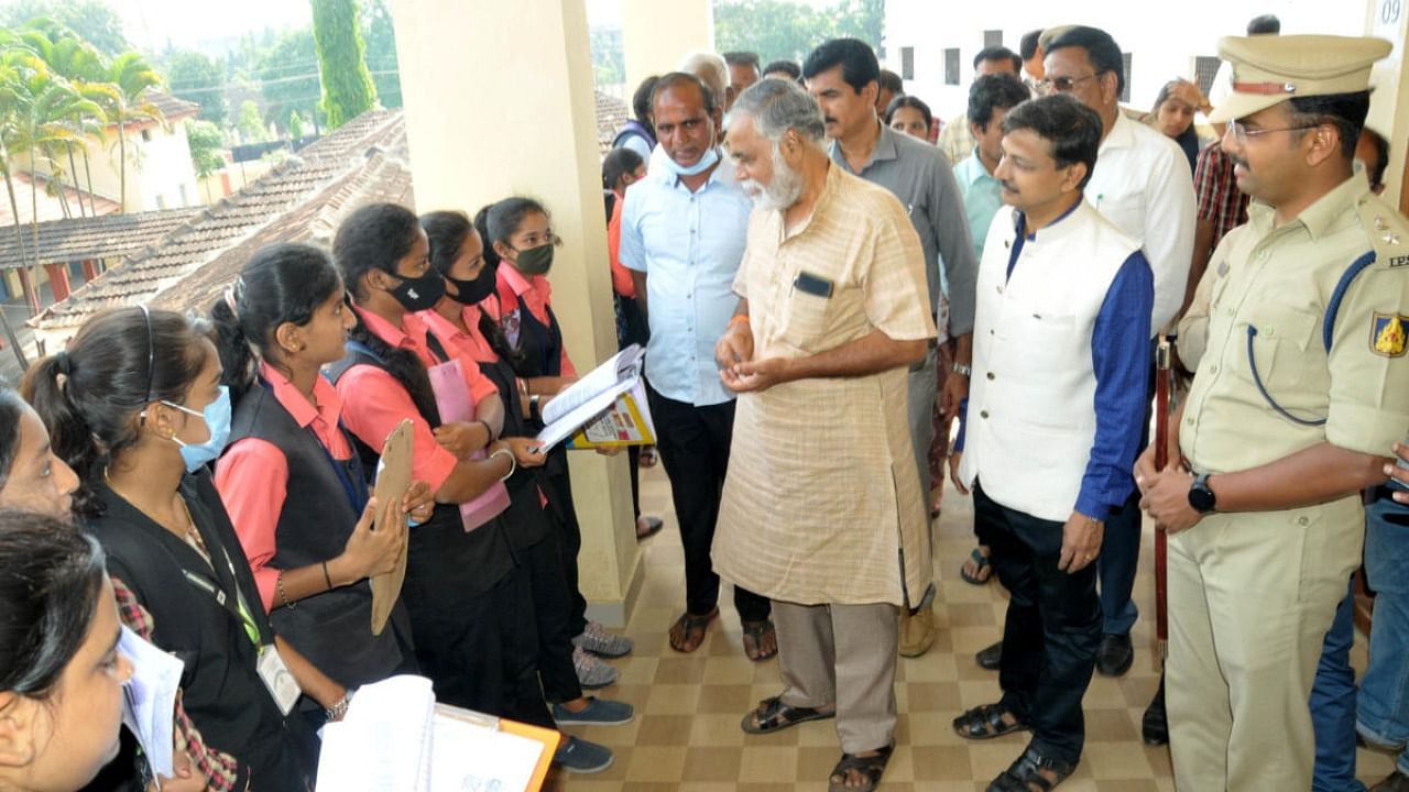 Primary and Secondary Education Minister B C Nagesh speaks to students at Government PU College in Chikkamagaluru on Friday. Credit: DH Photo