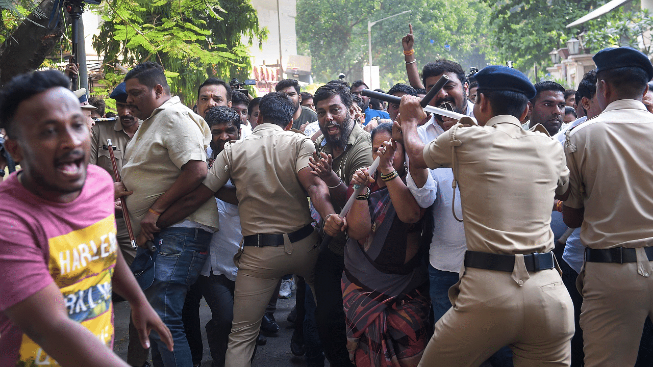 Police try to stop Shiv Sena activists who broke through police barricades set up outside MLA Ravi Rana and Navneet Kaur's residence. Credit: PTI Photo