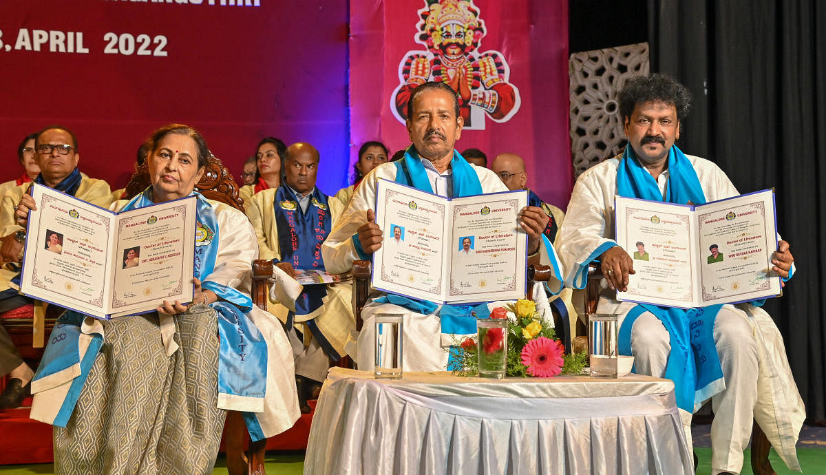 Hemavathi V Heggade, Harikrishna Punaroor and Devdas Kapikad were conferred with Doctor of Literature (Honoris Causa) during the 40th annual convocation of Mangalore University. DH Photo