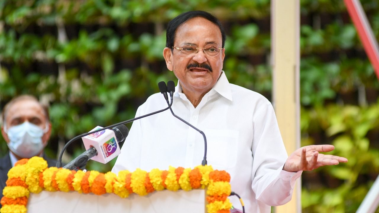 Vice President M Venkaiah Naidu speaks at an event at Press Club of Bangalore in Bengaluru. Credit: DH Photo/B H Shivakumar