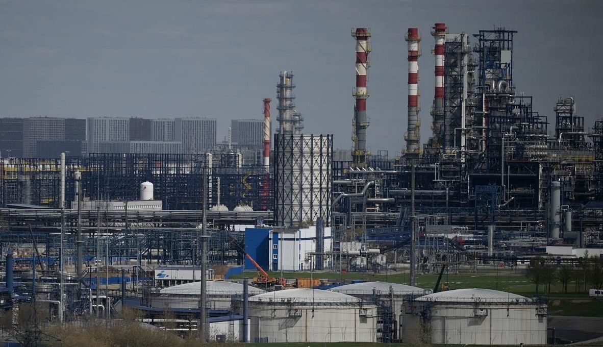 Gazprom Neft's Moscow oil refinery on the south-eastern outskirts of Moscow on April 28, 2022. (Photo by Natalia KOLESNIKOVA / AFP)