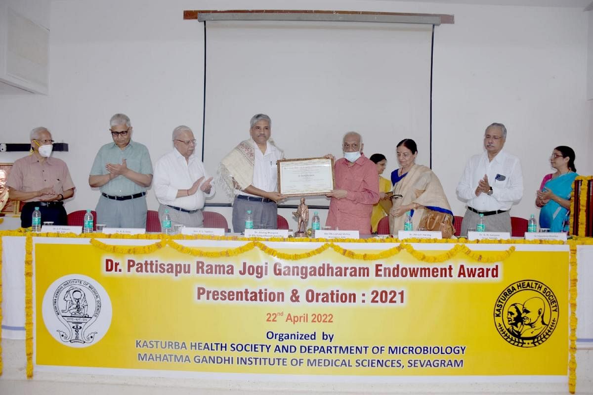 Dr Anurag Bhargava, Professor in Department of General Medicine, Yenepoya Medical College and Head, Centre for Nutrition Studies, Yenepoya (Deemed to be University) receives Dr P R J Gangadharam endowment award 2021. 