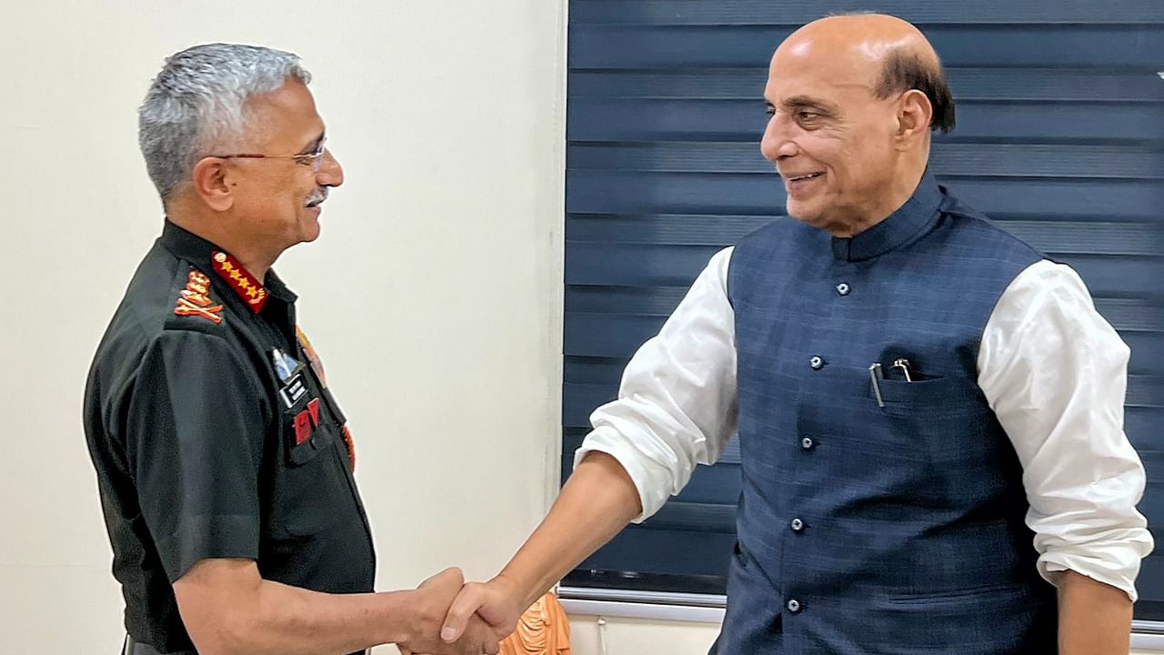 Union Defence Minister Rajnath Singh with Army Chief General MM Naravane. Credit: Twitter/@rajnathsingh