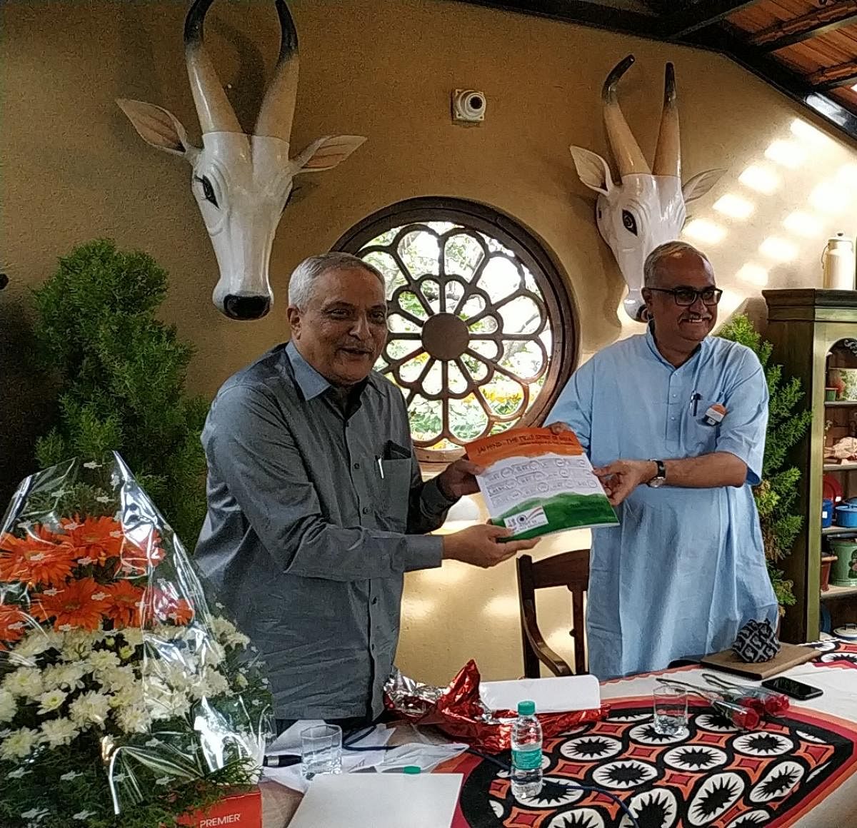 Philatelists Sushil Mehra (left) and K Chaitanya Dev with their book ‘Jai Hind — The True Spirit of India’. 