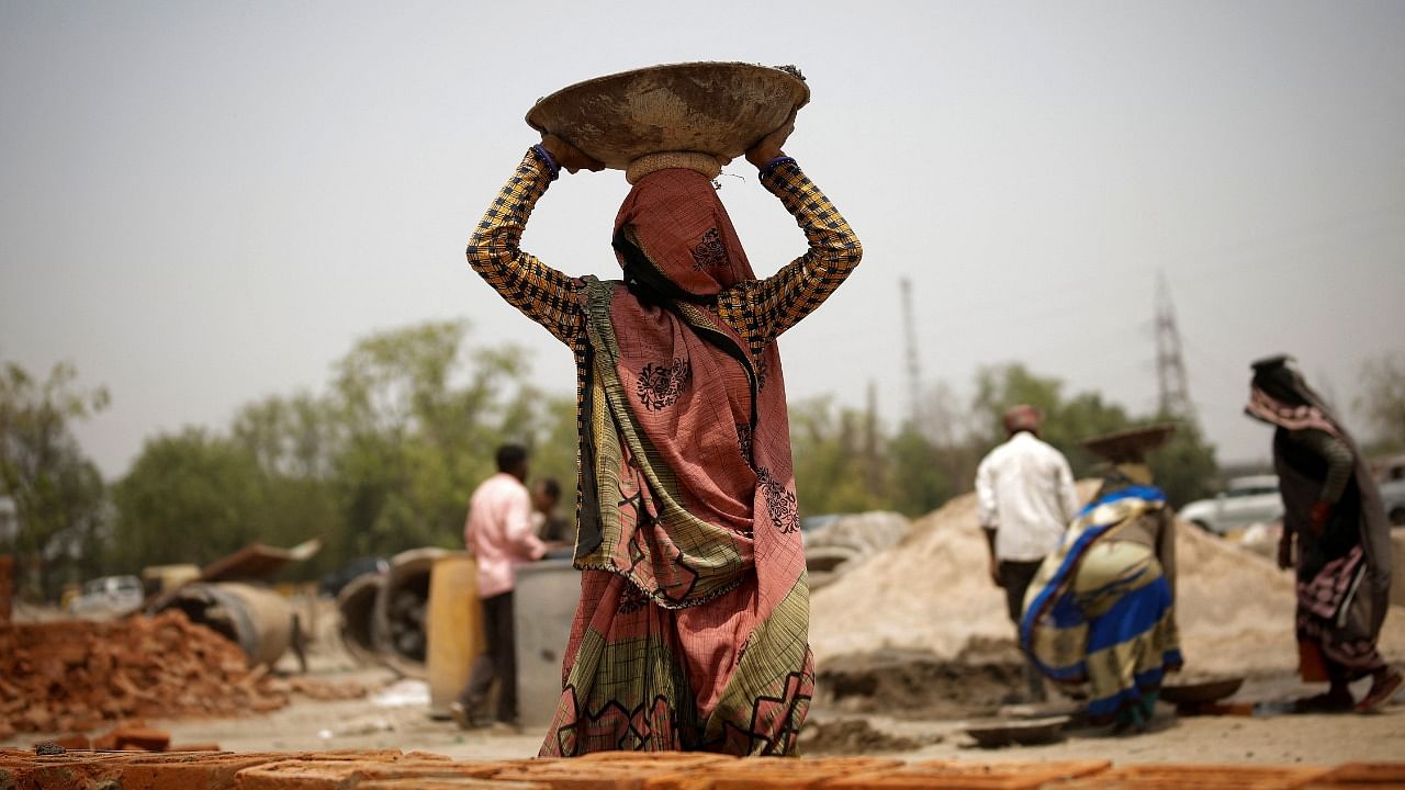 Several places in the country had logged their all-time high temperatures for April as the mercury leaped to 46-47 degrees Celsius under the impact of the torrid heatwave at month-end. Credit: Reuters Photo