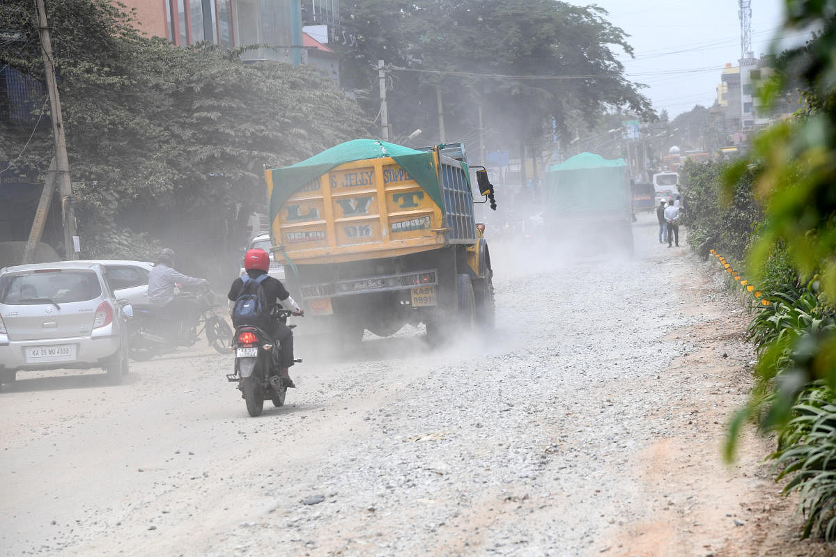 Soil and road dust accounts for 25% to 50% of harmful particulate matters in Bengaluru, says a study. DH File Photo