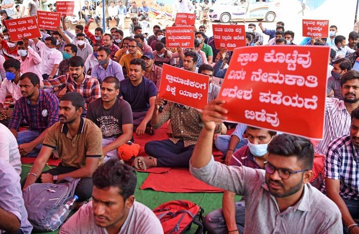 Successful candidates in the PSI recruitment exam stage a protest against annulment of results, in Bengaluru on Saturday. Credit: DH Photo/Pushkar V