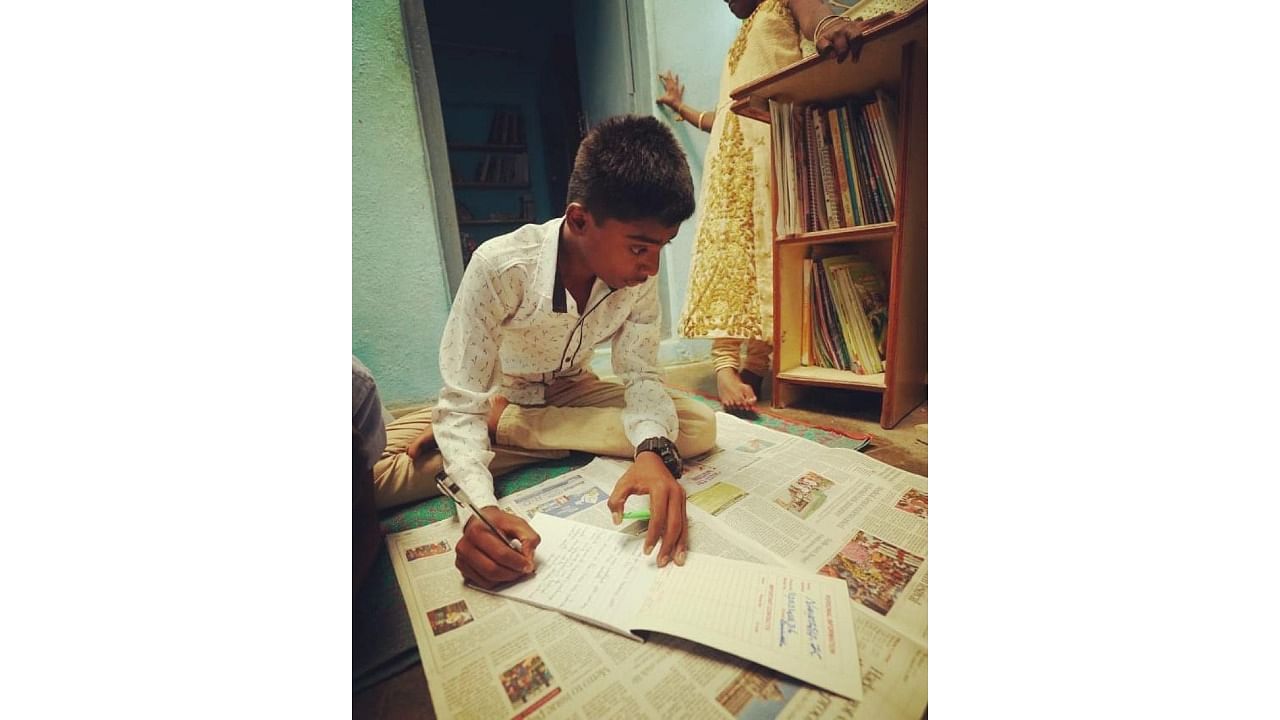 Haadibadi library intended to provide free access to books to the community of migrant labourers in the area. Credit: DH Photo