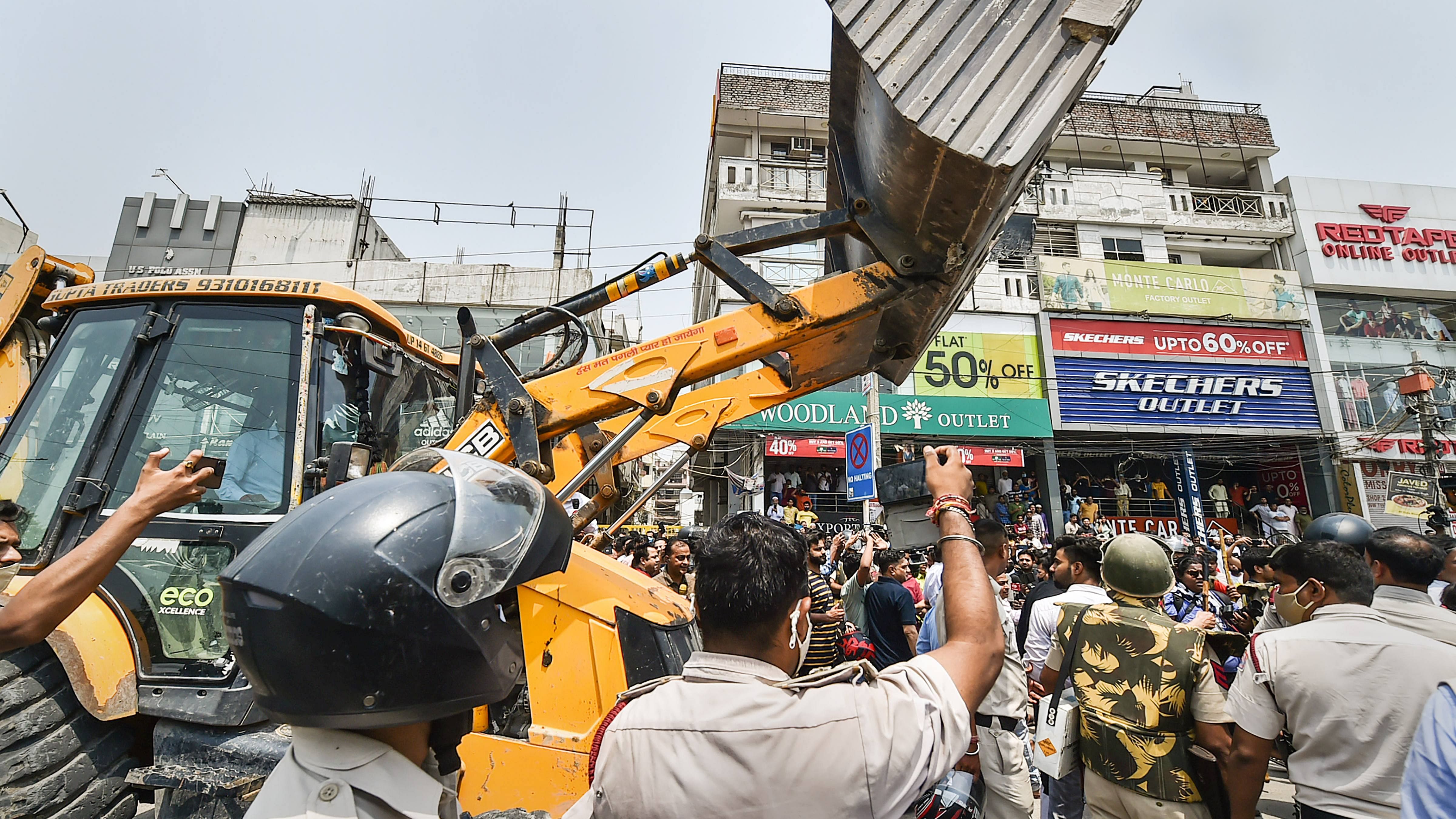 Municipal Corporation of Delhi (MCD) workers in presence of Delhi Police during an anti-encroachment drive, at Shaheen Bagh area. Credit: PTI file Photo