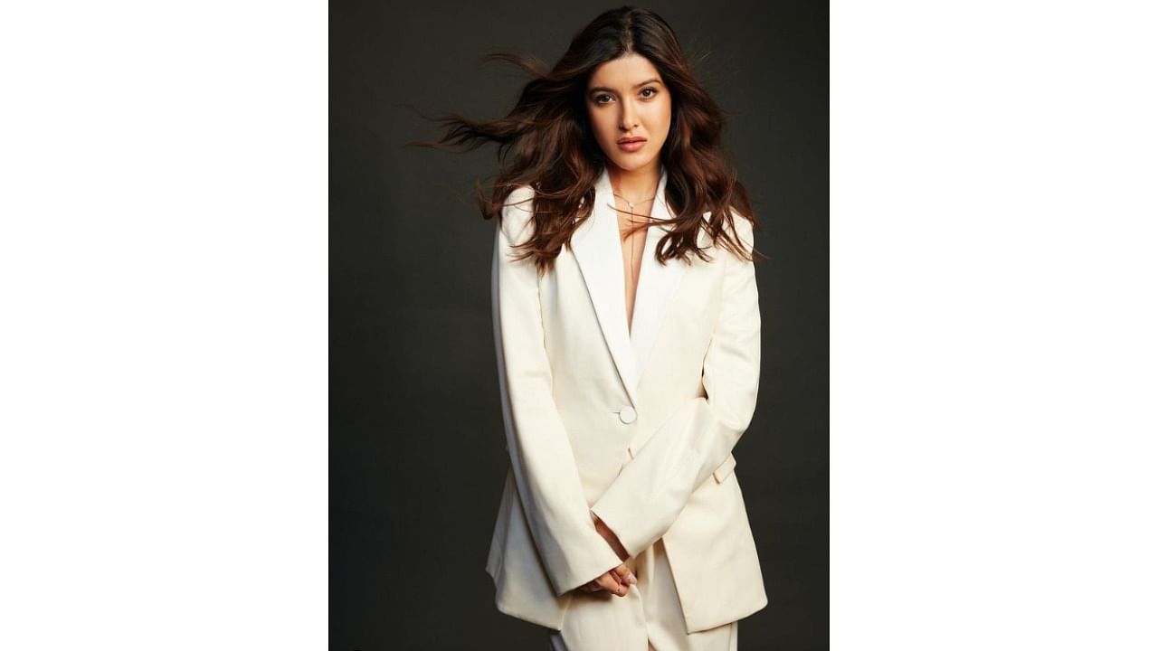 Shanaya Kapoor wears a relaxed power suit for her debut film 'Bedhadak's' announcement. Credit: Instagram/shanayakapoor02