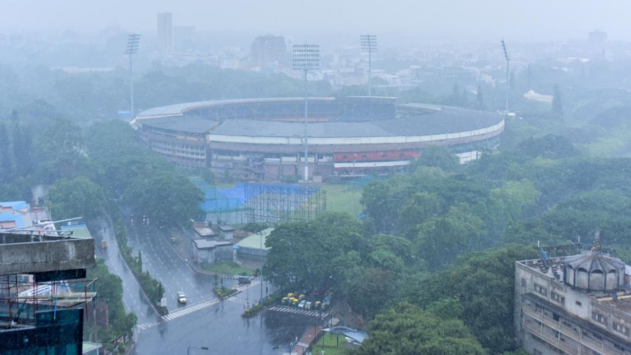 Dark clouds hover over Chinnaswamy Stadium on Tuesday due to the effects of Cyclone Asani. Credit: DH Photo