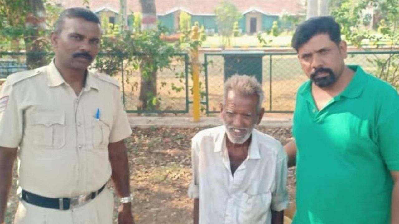 Badarinarayan Kaggadasa Srinivasan with Muniswamy. Credit: Special Arrangement