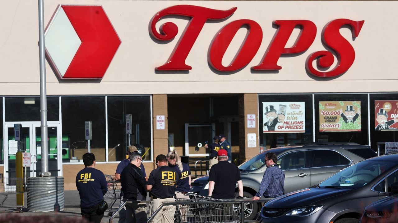 Police and FBI agents continue their investigation of the shooting at Tops market on May 15, 2022 in Buffalo. Credit: AFP Photo