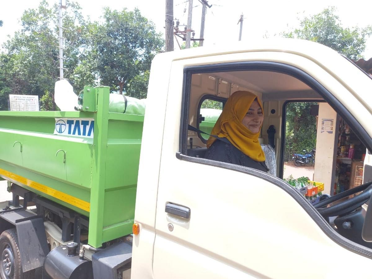 Peruvai Gram Panchayat Vice President Nefisa in the Swaccha Vahini vehicle.