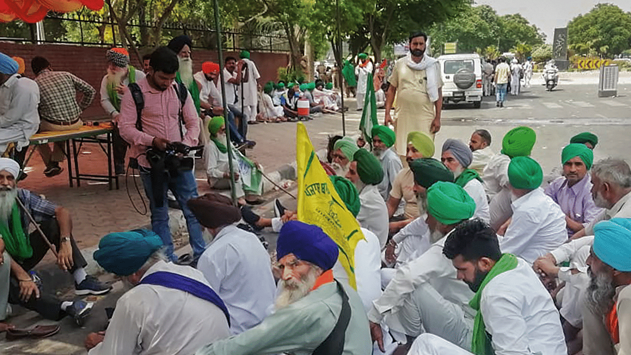 Farmers of the Samyukta Kisan Morcha protest near Chandigarh-Mohali border after being stopped from heading towards Chandigarh. Credit: PTI Photo