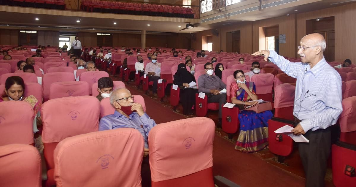 A file photo of Abhiyanam Director Dr Shikaripura Krishnamurthy at the ward committee training workshop for newly-appointed ward committee members organised by Mangaluru City Corporation (MCC) and Janaagraha Centre for Citizenship and Democracy at Kudmul