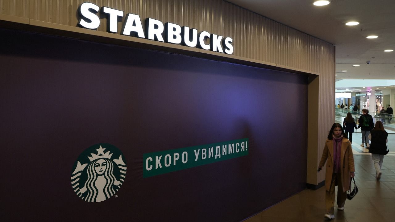 Closed Starbucks cafe in central Saint Petersburg. Credit: Reuters Photo
