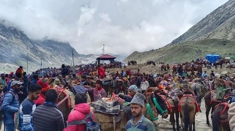 Conscious of the 2013 Kedarnath deluge tragedy, the Rudraprayag district administration appealed to pilgrims to stay put at their respective stations till the weather improves. Credit: IANS Photo
