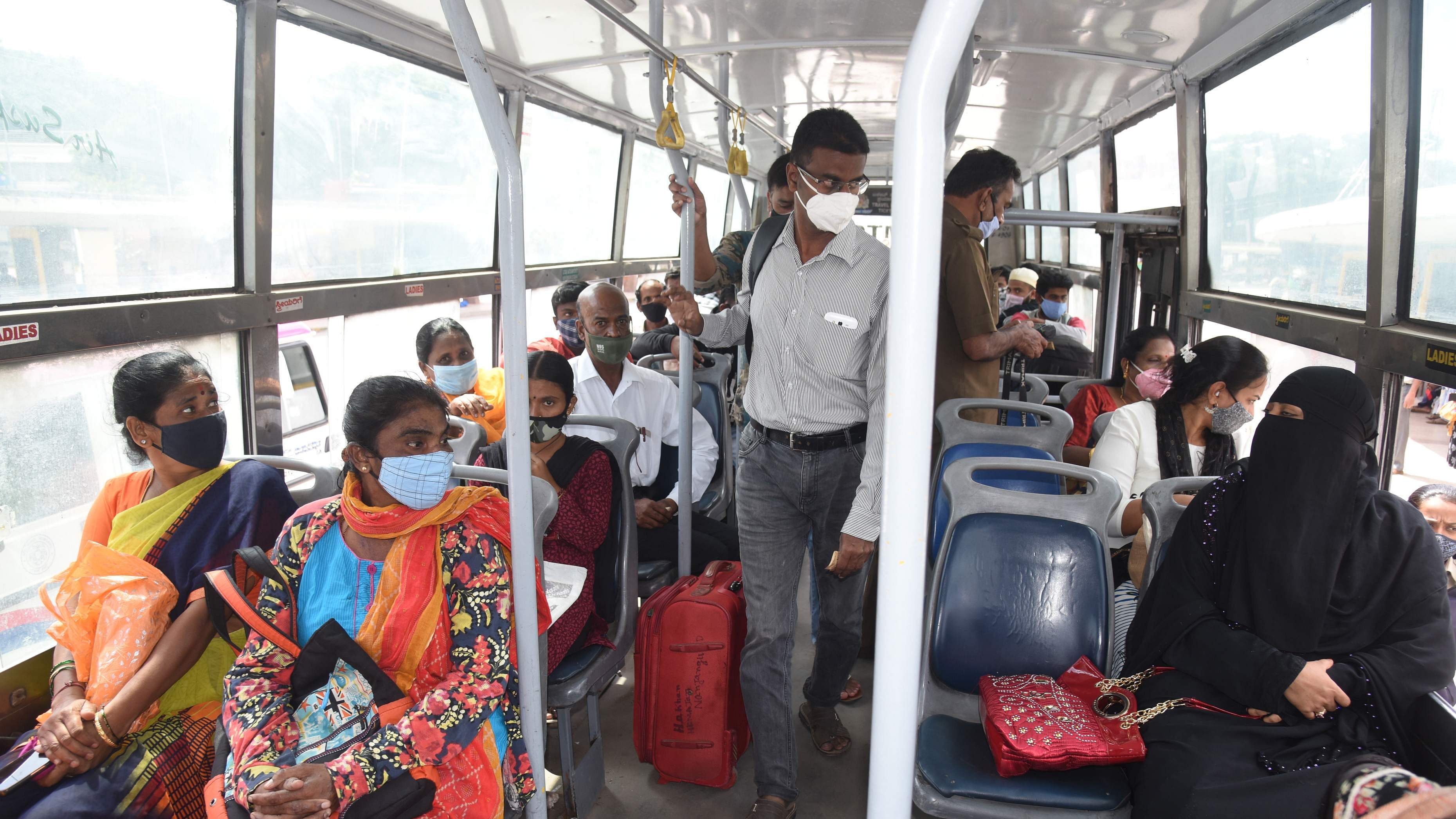 The rule will be applicable for ordinary, Vajra as well as Vayu Vajra bus passes issued by the Bengaluru Metropolitan Transport Corporation (BMTC). Credit: DH Photo