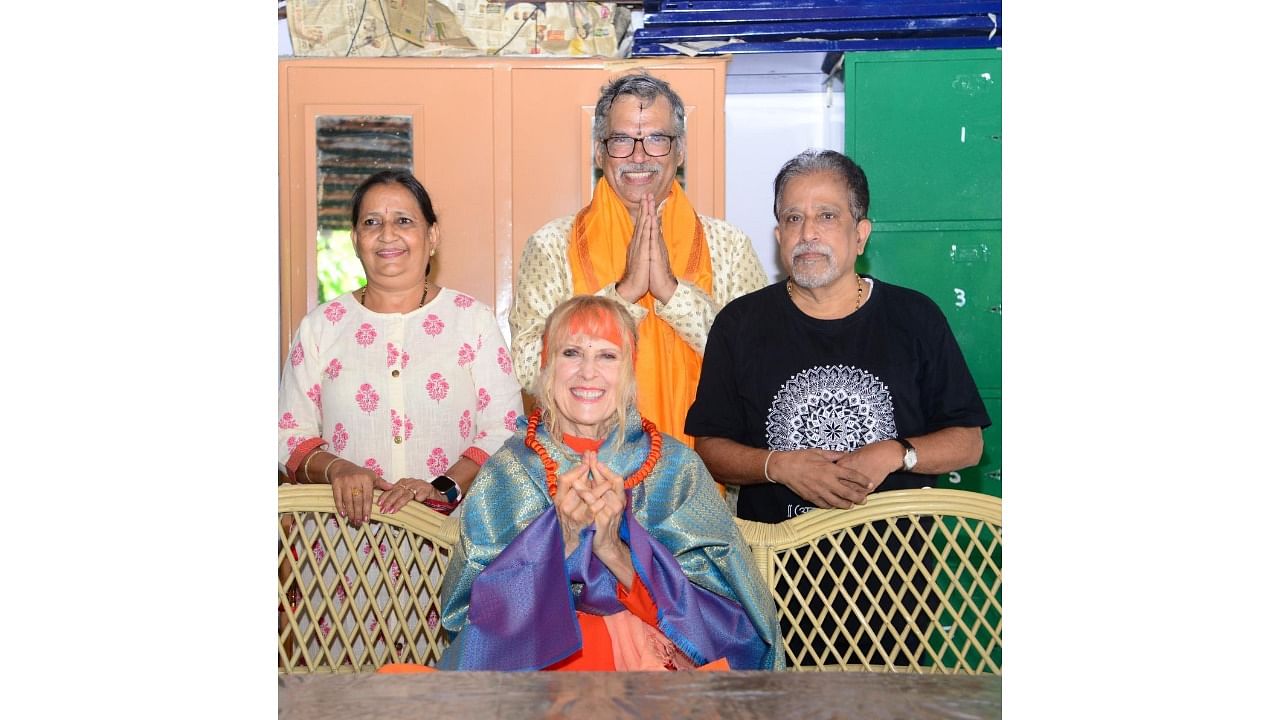 Yogini Kaliji was felicitated in Mysuru on Wednesday. Industrialist Ranga Krishna and Secretary of Sri Vedavyasa Yoga Foundation K Raghavendra Pai are seen. DH Photo