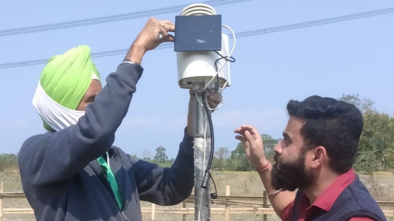 A weather data device being installed in a small tea garden in Assam. Credit: Solidaridad Asia