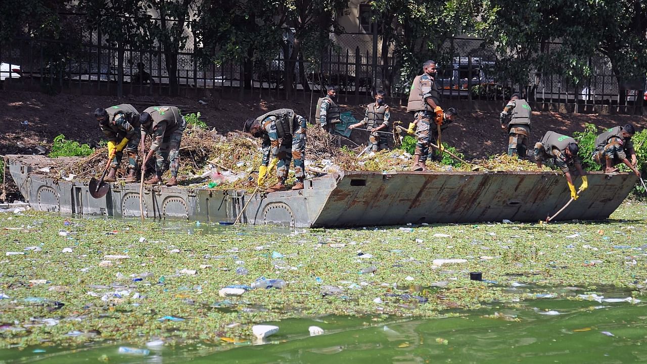 Cleaning drive at Ulsoor lake. Credit: DH File Photo