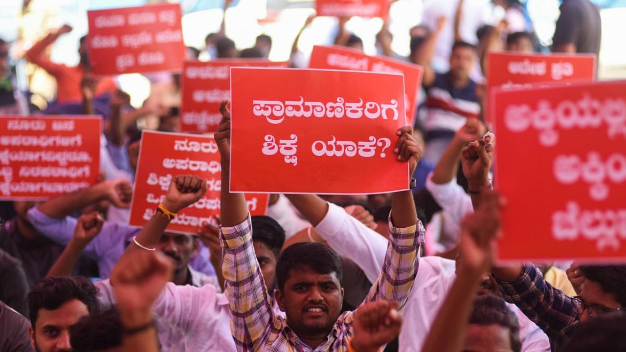Candidates protest against the annulment of the police sub-inspector (PSI) exam results at Freedom Park in Bengaluru on Saturday. Credit: DH Photo/Pushkar V