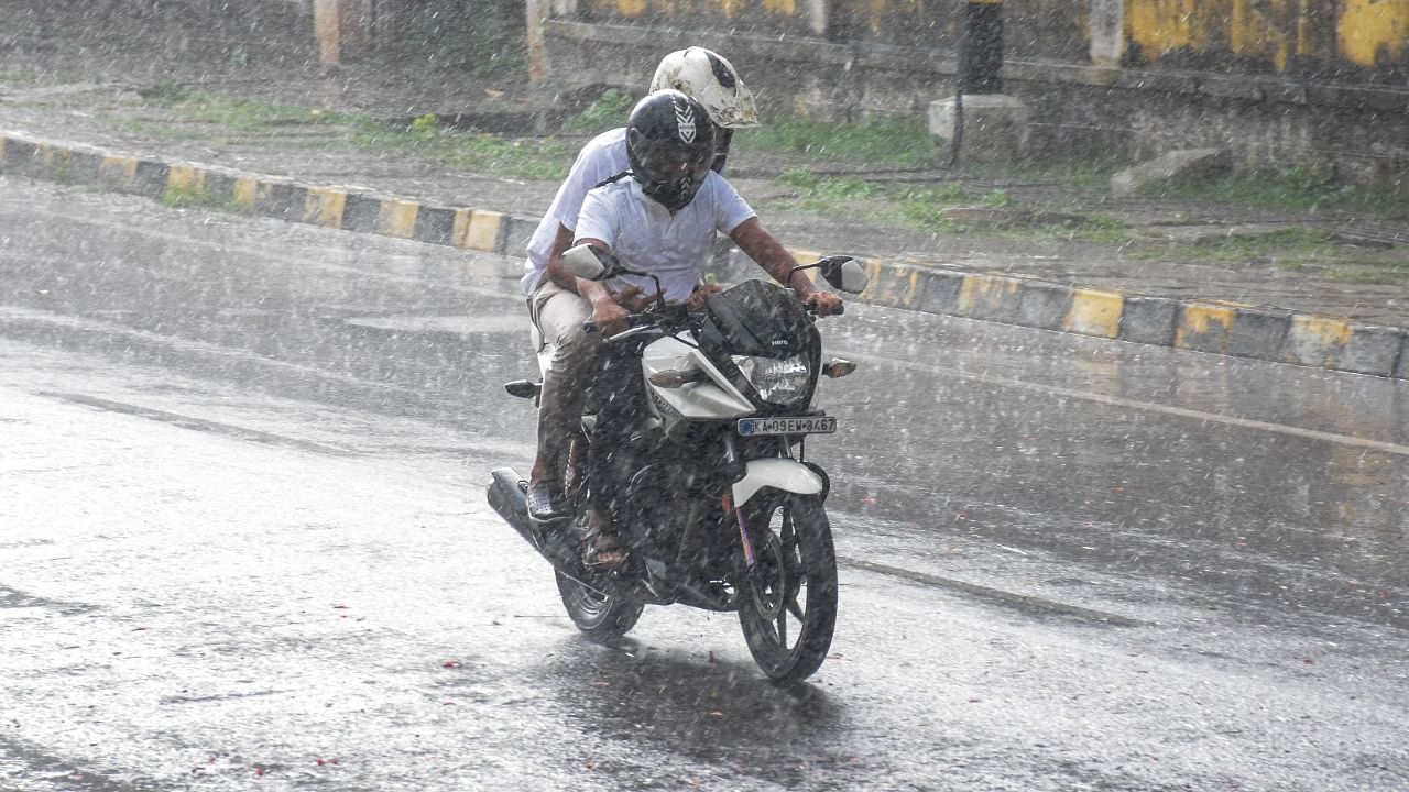 Delhi rain brought much needed respite to residents. Credit: DH Photo