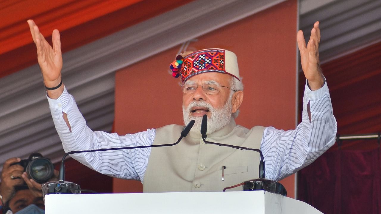 PM Narendra Modi addressing a gathering in Shimla. Credit: PTI Photo