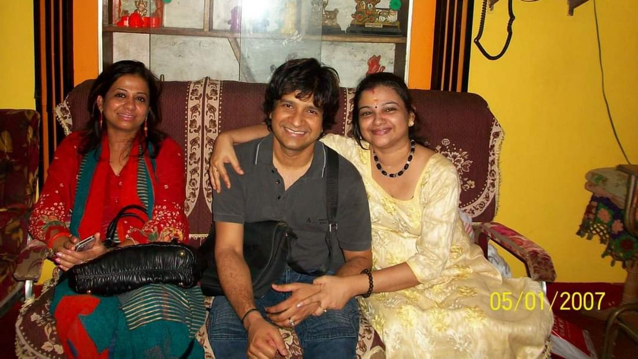 Krishnakumar Kunnath and wife Jyothy with their cousin Latha Menon in Thrissur. Credit: DH Special Arrangement