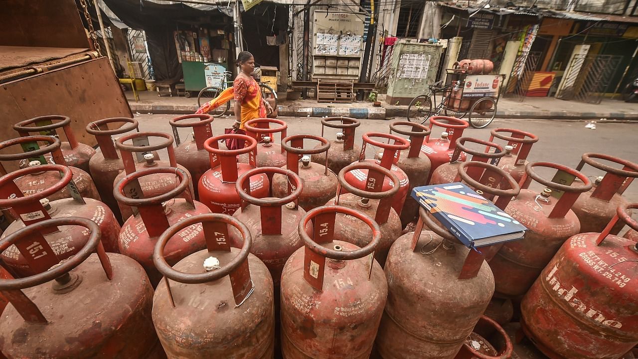 A 14.2-kg LPG cylinder costs Rs 1,003 in the national capital. Credit: PTI Photo
