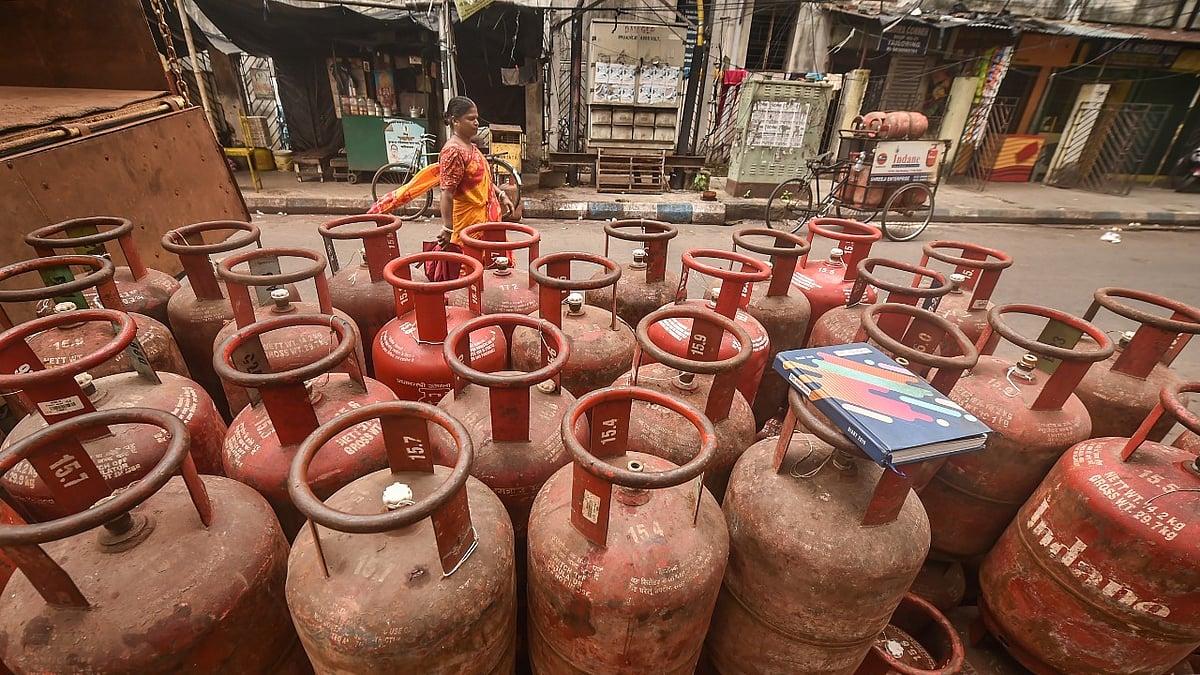 No LPG subsidy to households, Rs 200 LPG dole limited to Ujjwala beneficiaries
