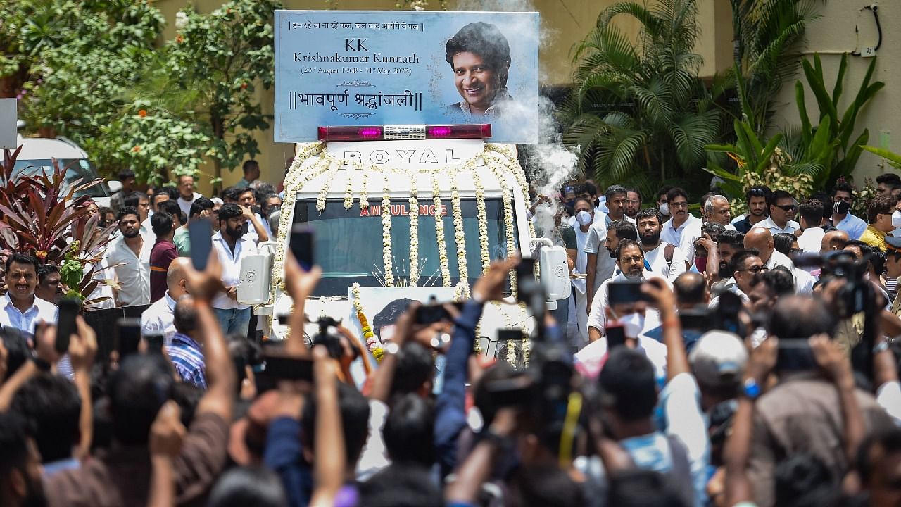 umar Kunnath's funeral Mumbai: Mortal remains of Bollywood playback singer Krishnakumar Kunnath popularly known as KK being taken to Versova Hindu cremation ground from his residence, in Mumbai. Credit: PTI Photo