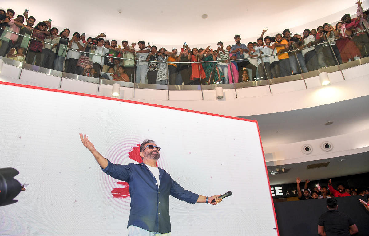 Kamal Haasan arrived to a deafening roar from the galleries of a mall here on Thursday. Credit: DH Photo/BH Shivakumar