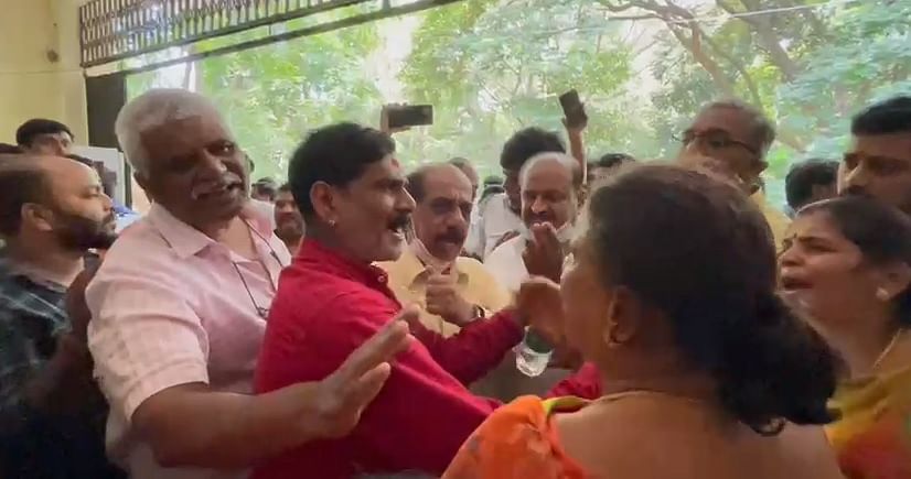 Traders of Basavanagudi in heated arguments at the  Bruhat Bengaluru Mahanagara Palike (BBMP) programme on the proposed project to modernise Gandhi Bazaar Road, Tagore Park, Basavanagudi on Tuesday. Credit: DH Photo/Pushkar V