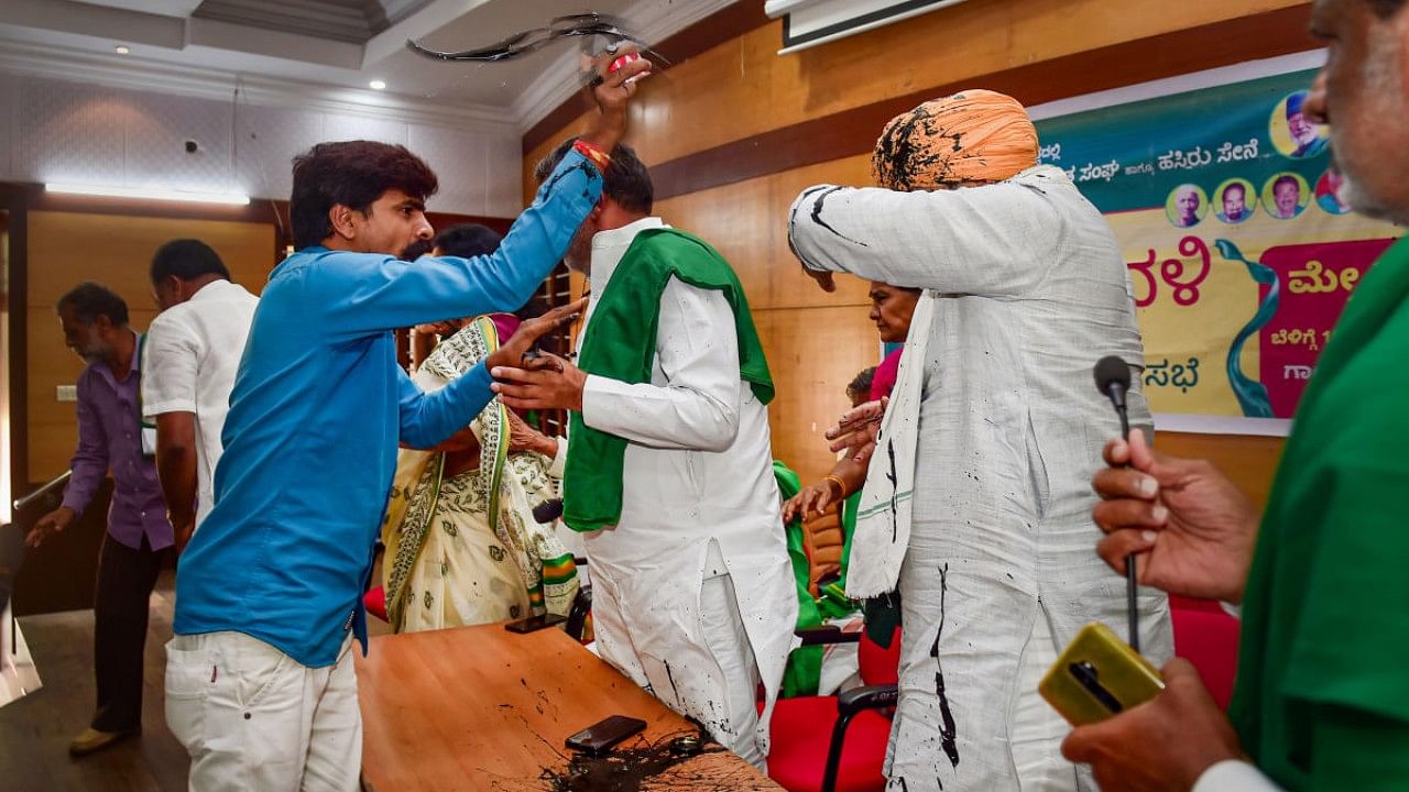 Ink thrown at Rakesh Tikait in Bengaluru. Credit: PTI Photo