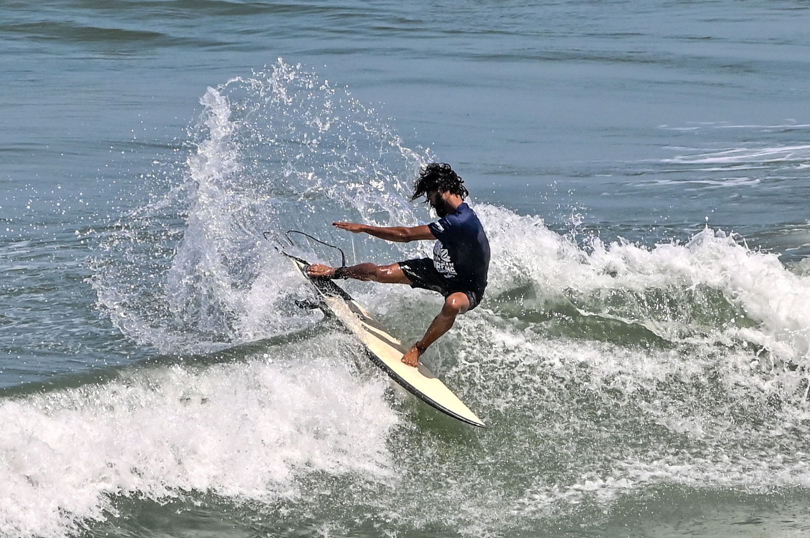 Karnataka’s Ramesh Budhial in action during Indian Open of Surfing at Panambur beach on Sunday. Credit: DH Photo/Irshad Mahammad