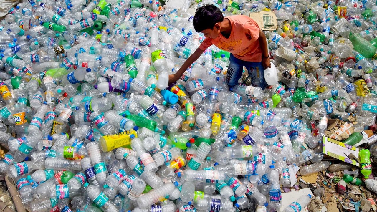 Under the Swachh Bharat Mission - Urban 2.0, plastic waste management, including elimination of SUP, is a crucial area of focus. Credit: PTI Photo
