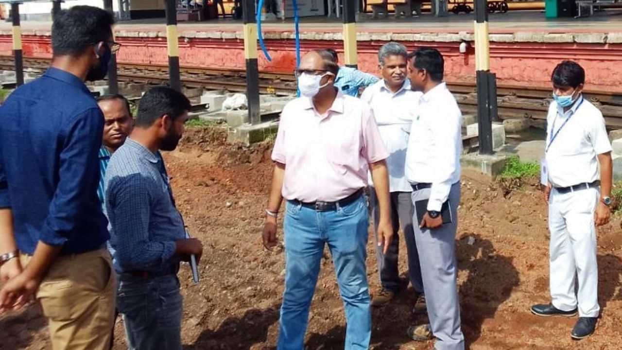 Divisional Railway Manager Trilok Kothari inspects the platform 4 and 5 site at Mangaluru Central Railway station. Credit: Special arrangement